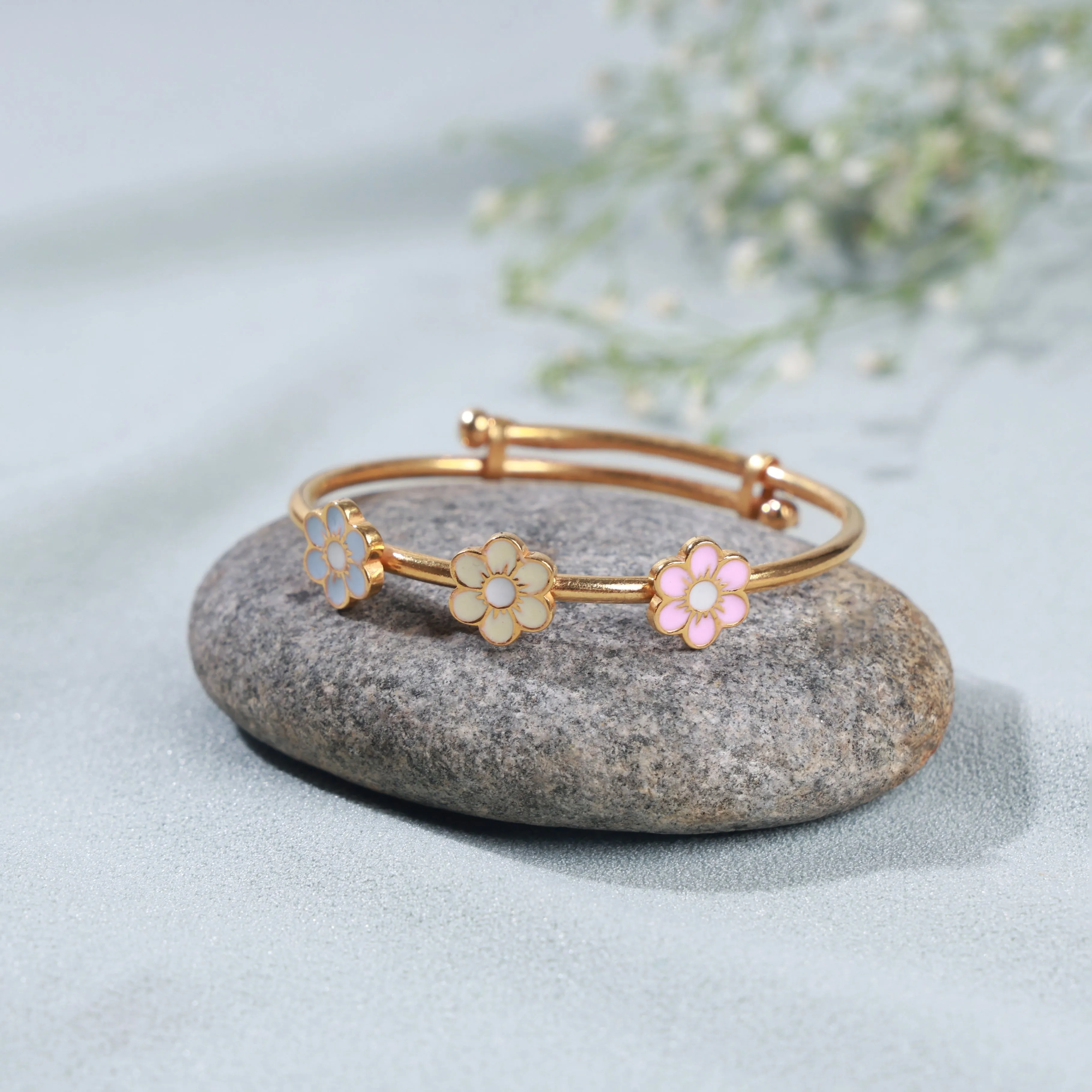 Elegante Kids 3 Flower Bangle