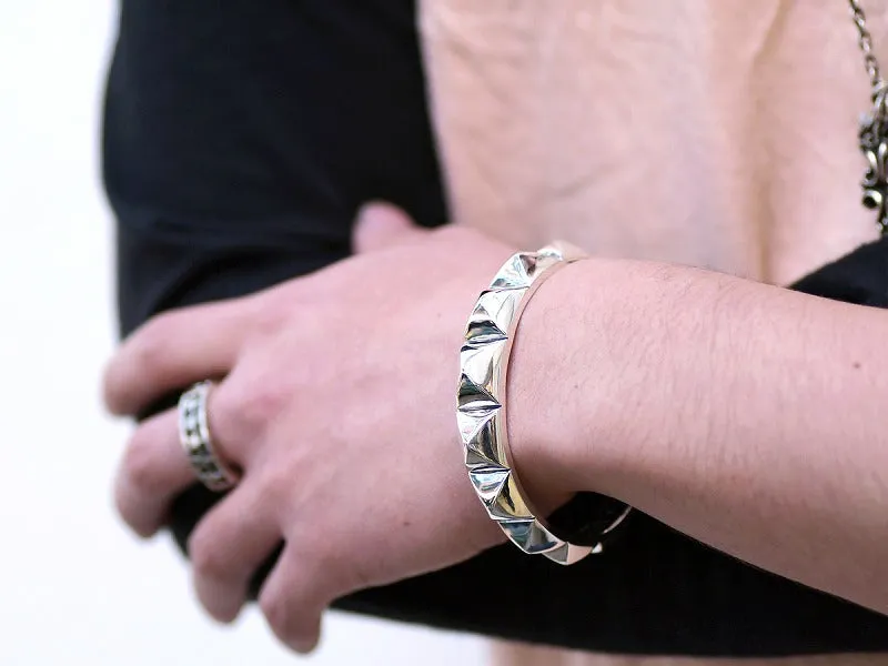 Fade Stud Bangle