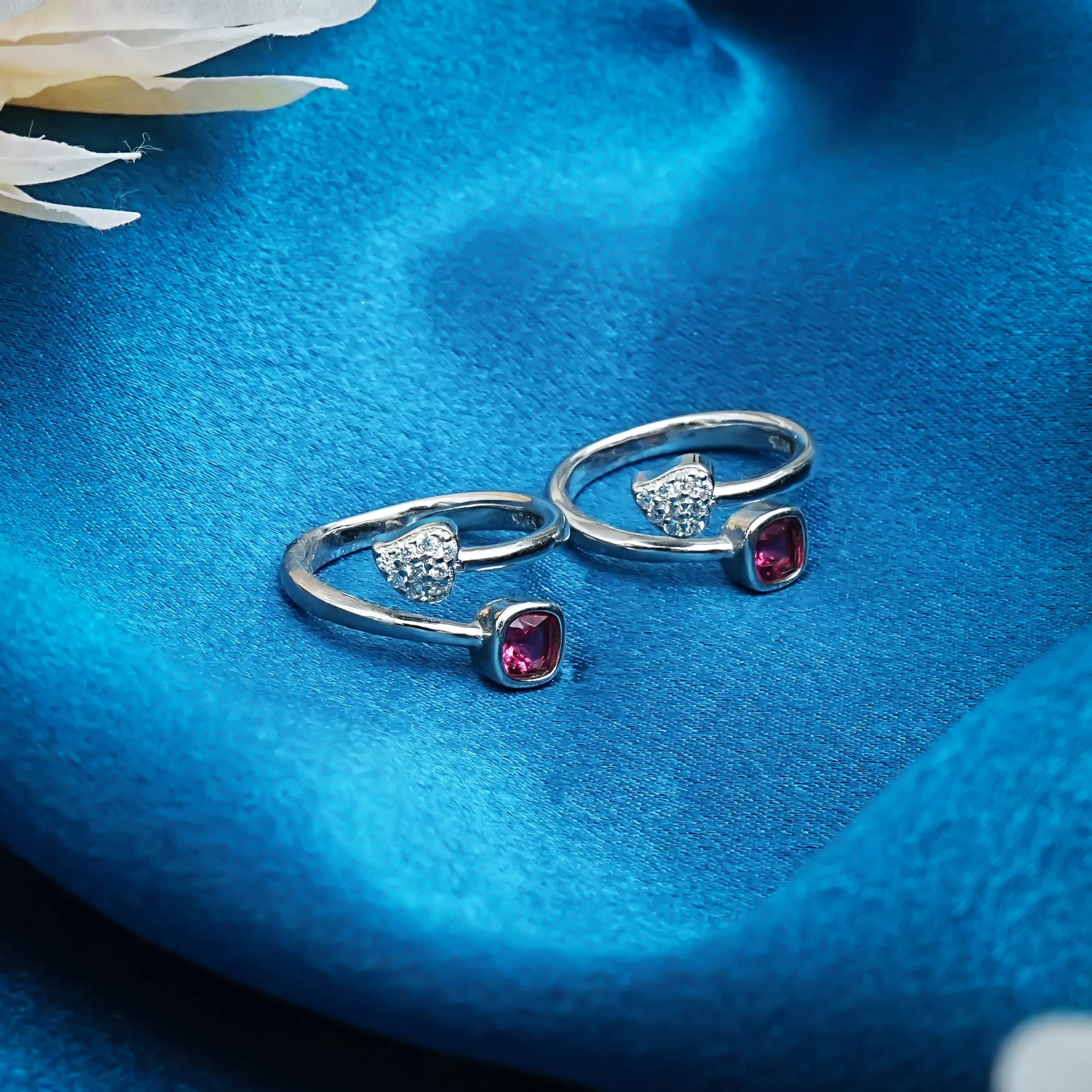 Heart Shaped Design Silver Toe Ring with Pink Gemstone