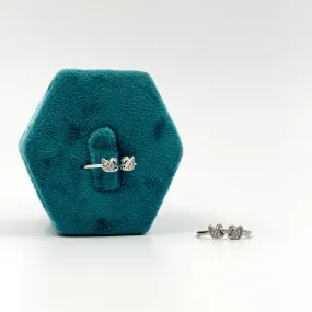 Loving swans toe ring