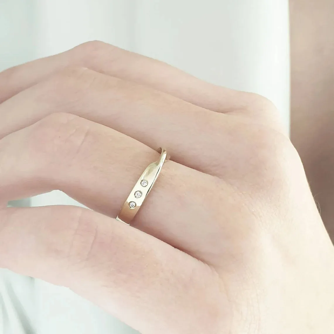 Mobius diamond twist ring