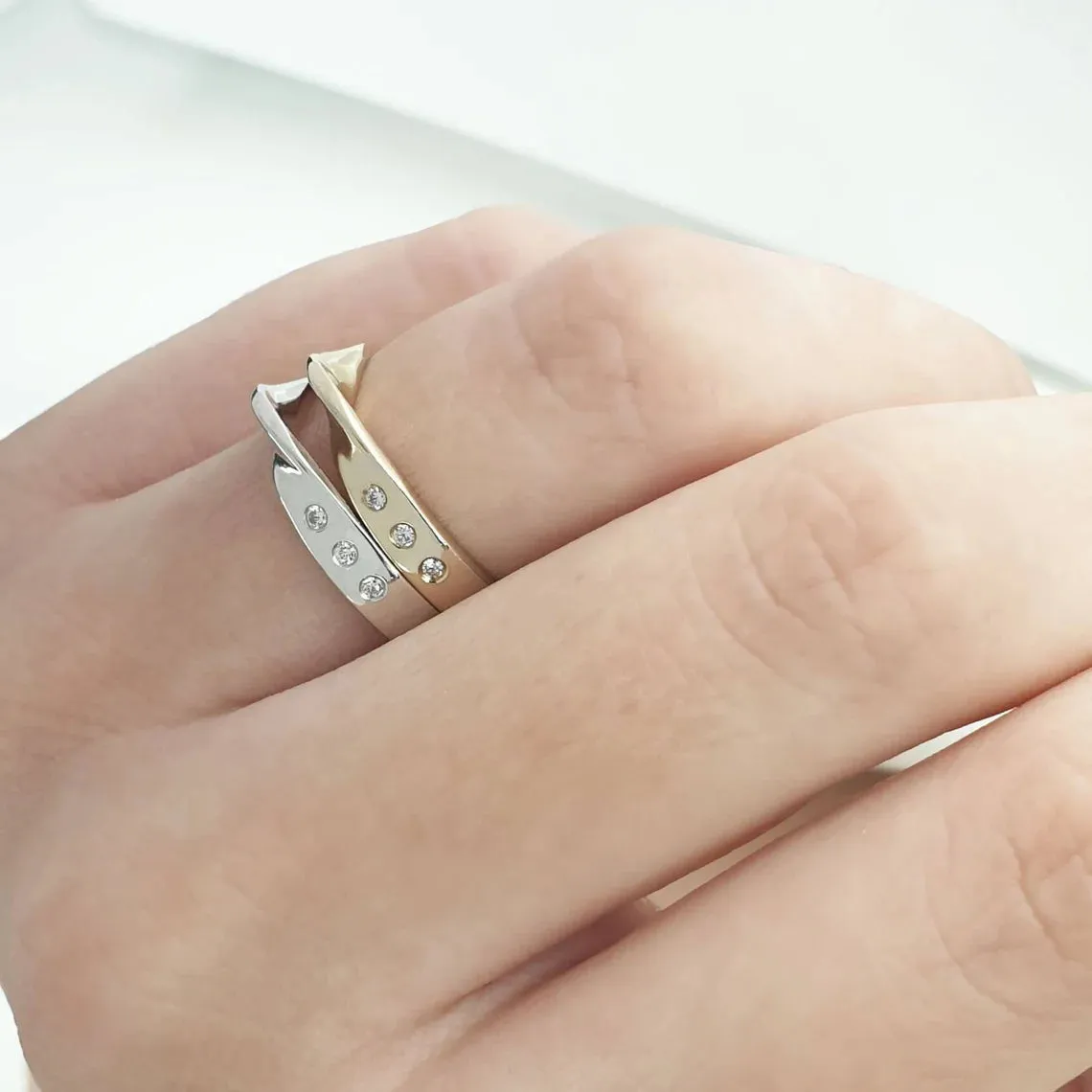Mobius diamond twist ring