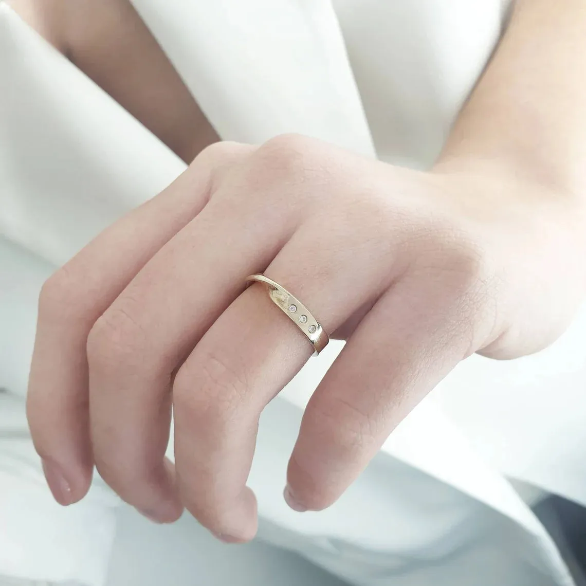 Mobius diamond twist ring