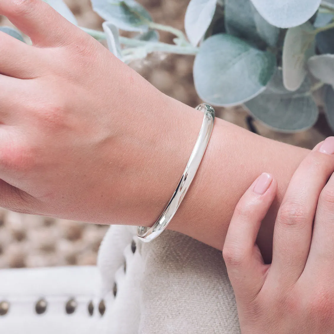 Oval Court Silver Bangle