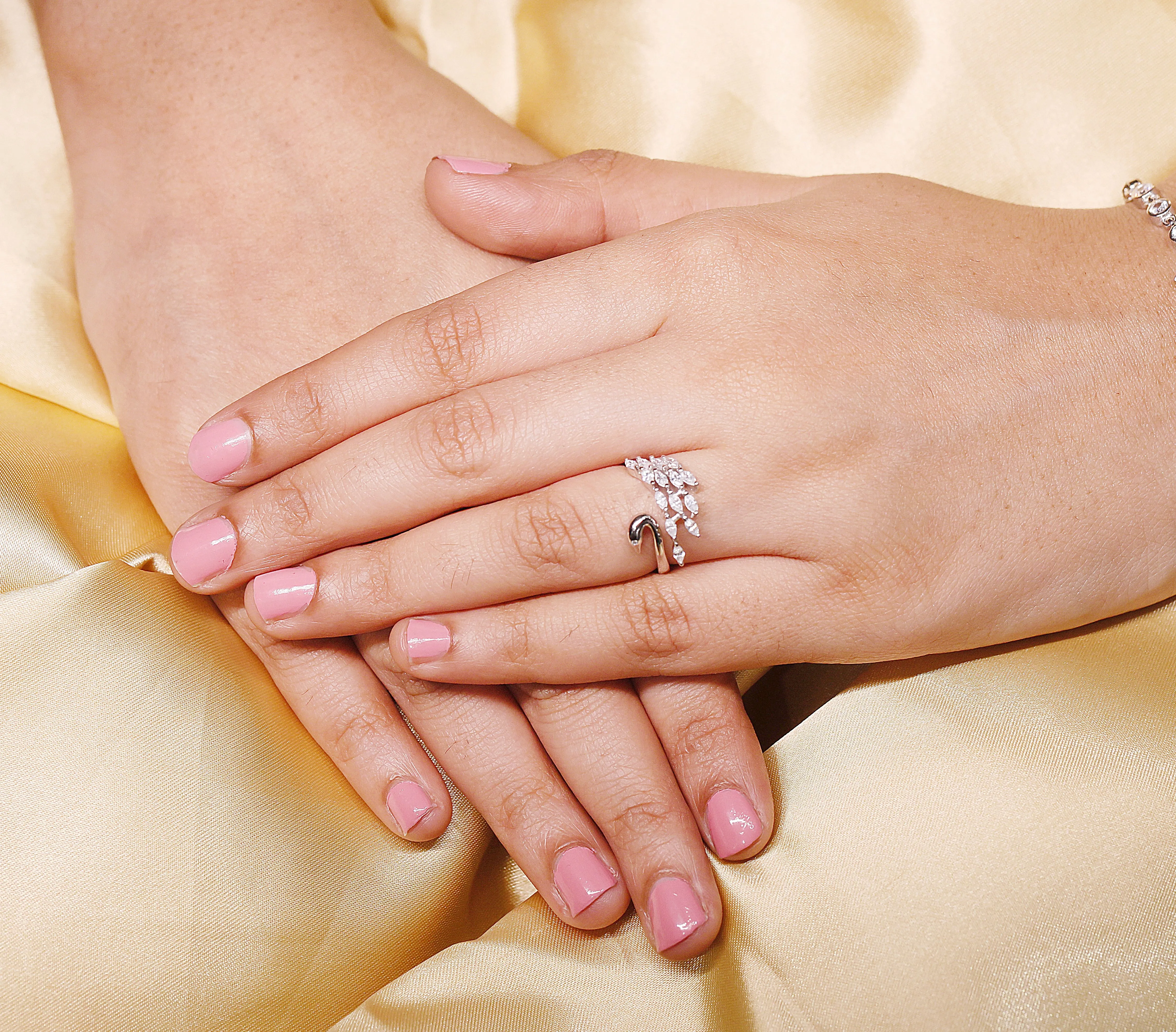 Silver swan ring