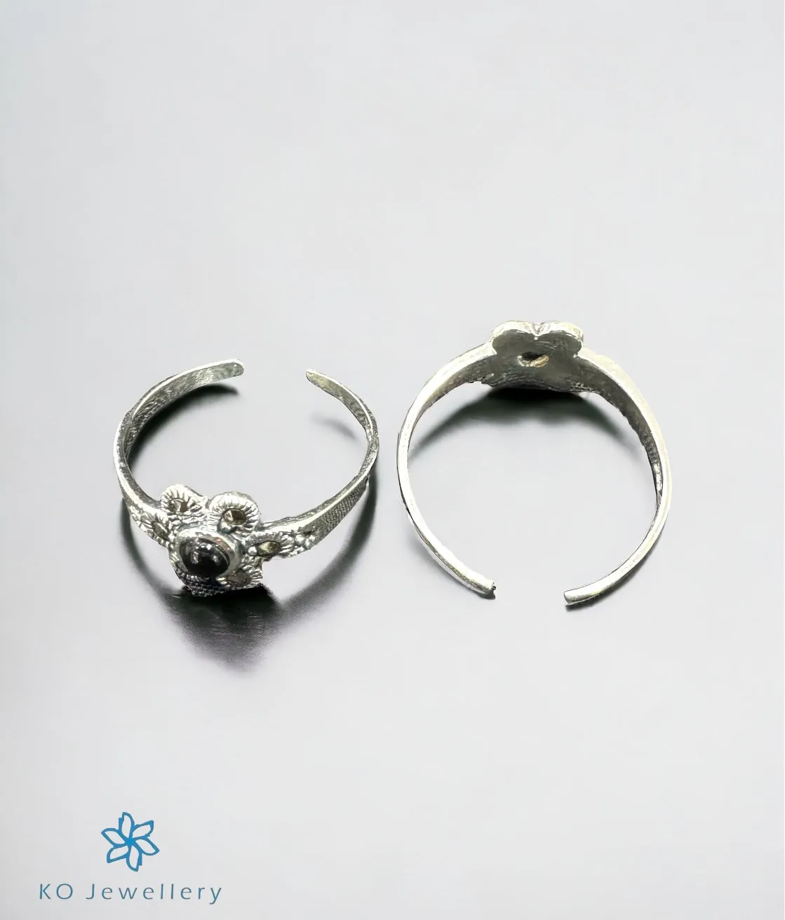 The Pushpam Silver Marcasite Toe-Rings (Black)