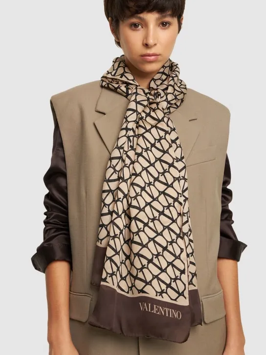 Valentino Garavani   Toile Iconographe silk twill scarf 
