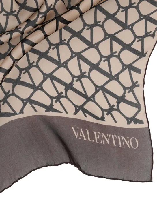 Valentino Garavani   Toile Iconographe silk twill scarf 