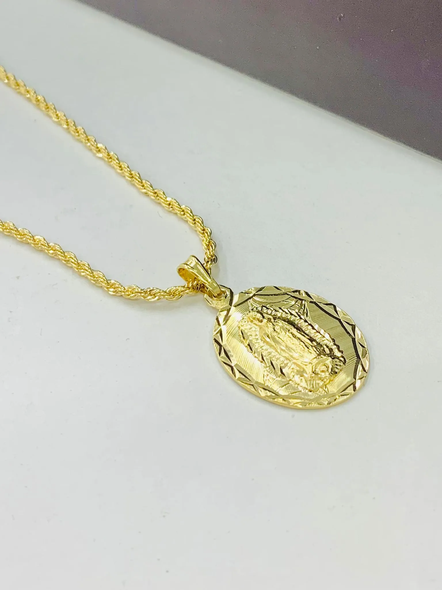 Yellow Gold Filled Virgen de Guadalupe Necklace for Womens Mens 26x18mm/ Dainty Necklace for Everyday / Cadena de la Guadalupe en Oro Unisex